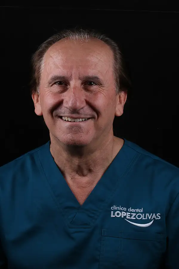 Dentista especialista Dr. Mariano López Olivas