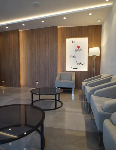 Zona de espera Clínica Dental López Olivas - Dentistas en Teruel