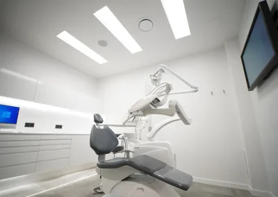 Modernas instalaciones zona quirÃºrgica ClÃ­nica Dental LÃ³pez Olivas - Dentistas en Teruel
