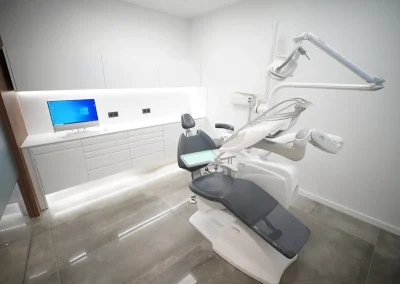 Modernas instalaciones zona quirÃºrgica ClÃ­nica Dental LÃ³pez Olivas - Dentistas en Teruel