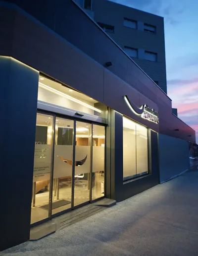 Exterior de la mejor clínica dental. Dentistas en Teruel.